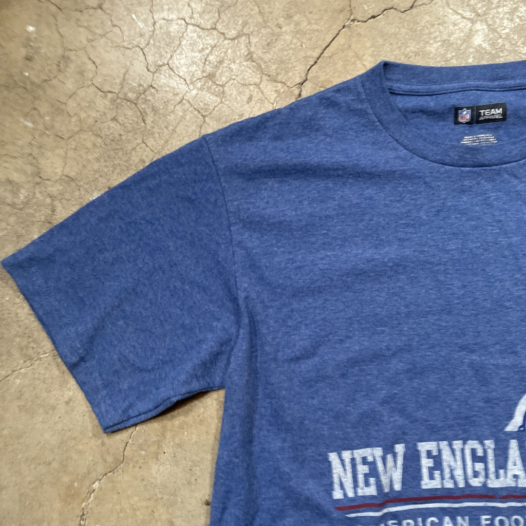 Vintage New England Patriots T-Shirt M Football Graphic Tee