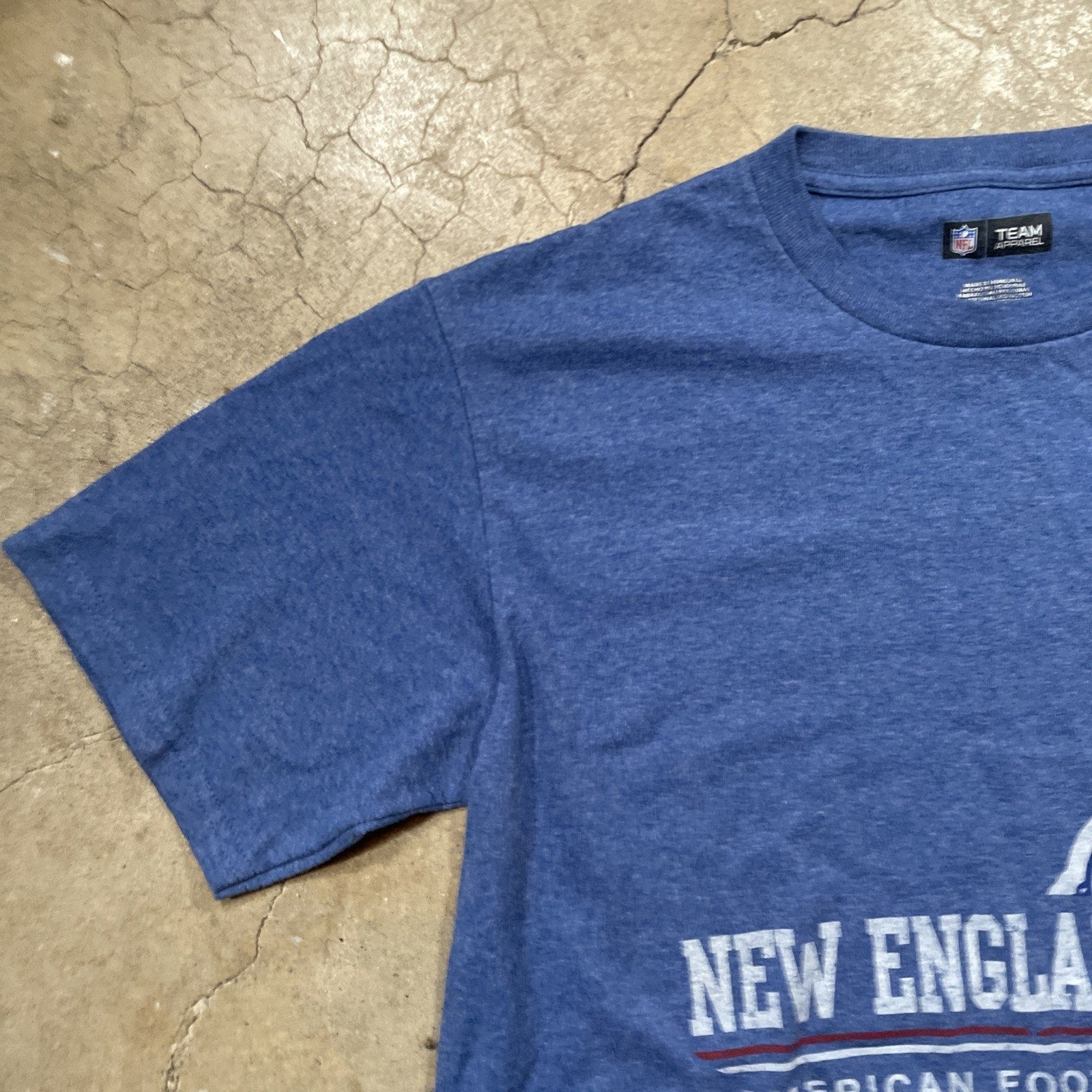 Vintage New England Patriots T-Shirt M Football Graphic Tee