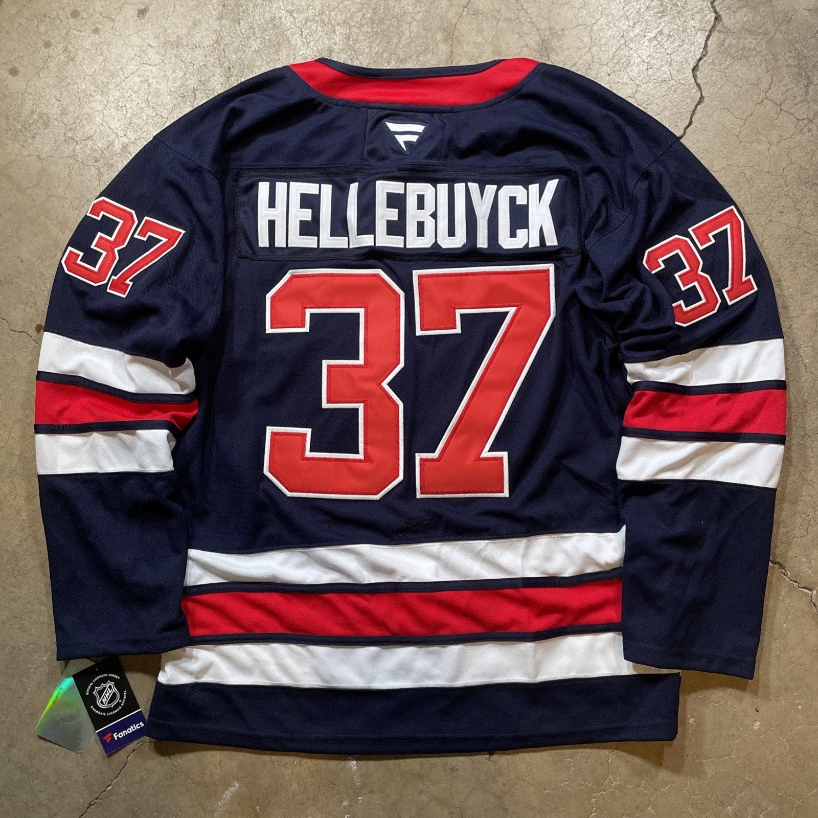 #37 NWT Connor Hellebuyck BLUE Winnipeg Jets JERSEY NEW 52 Sewn