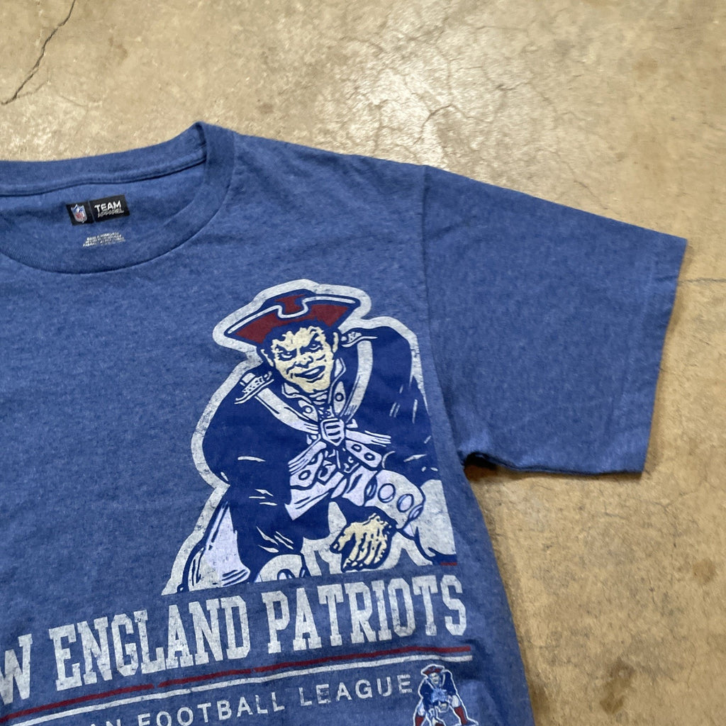 Vintage New England Patriots T-Shirt M Football Graphic Tee