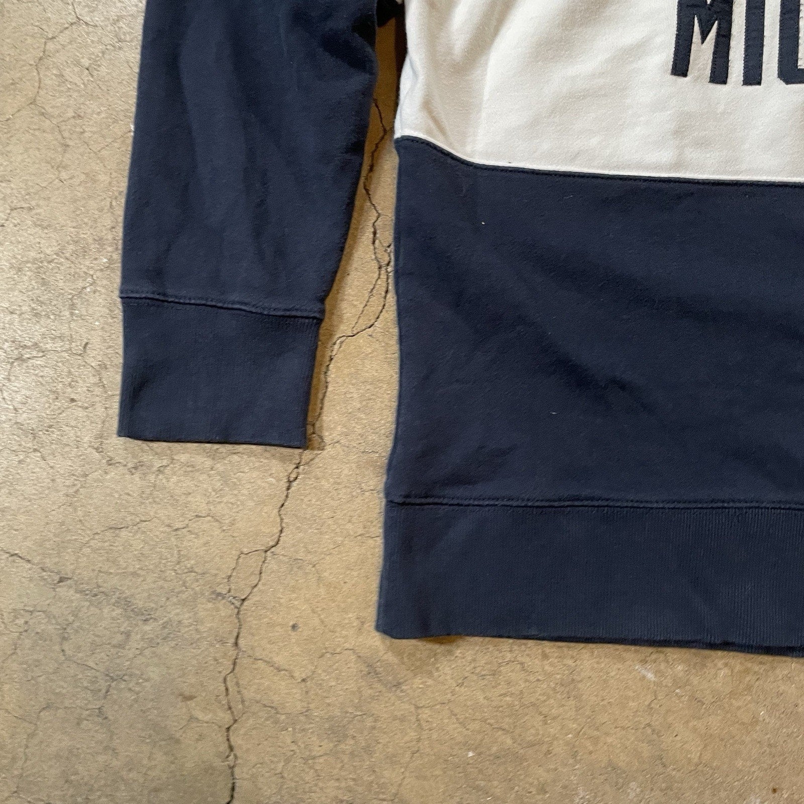 Michigan Wolverines Sweatshirt Mens XL Yellow Blue White Long Sleeve Champion