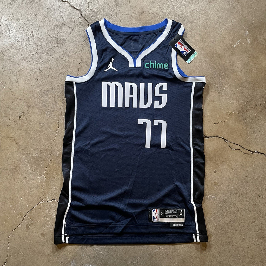Luka Doncic 77 Dallas Mavericks Nike Jersey Men’s XS