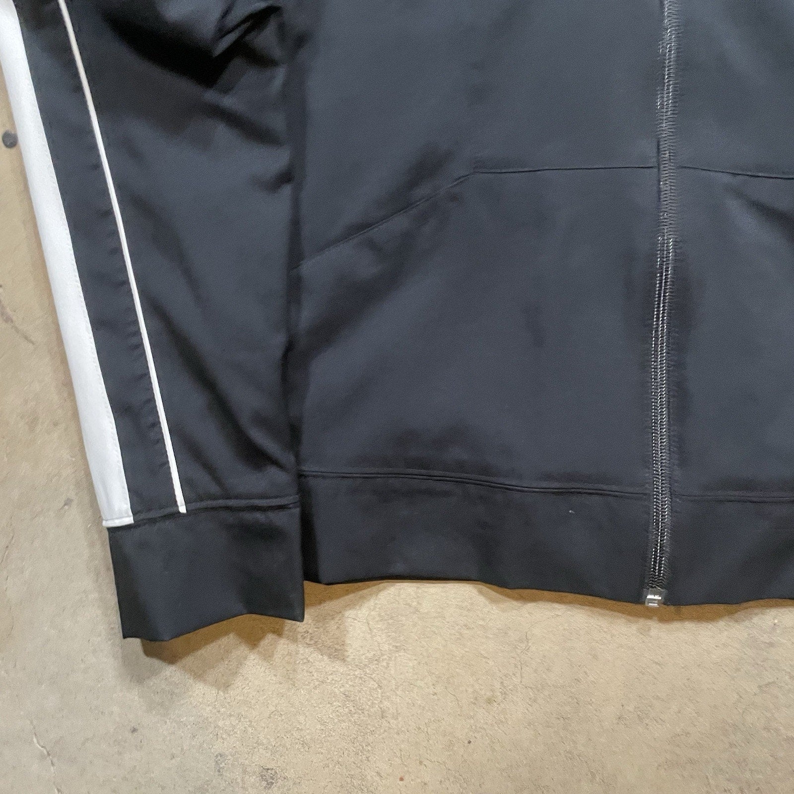 Nike Mens M Long Black Full Zip Athletic Jacket Track Jacket NWT