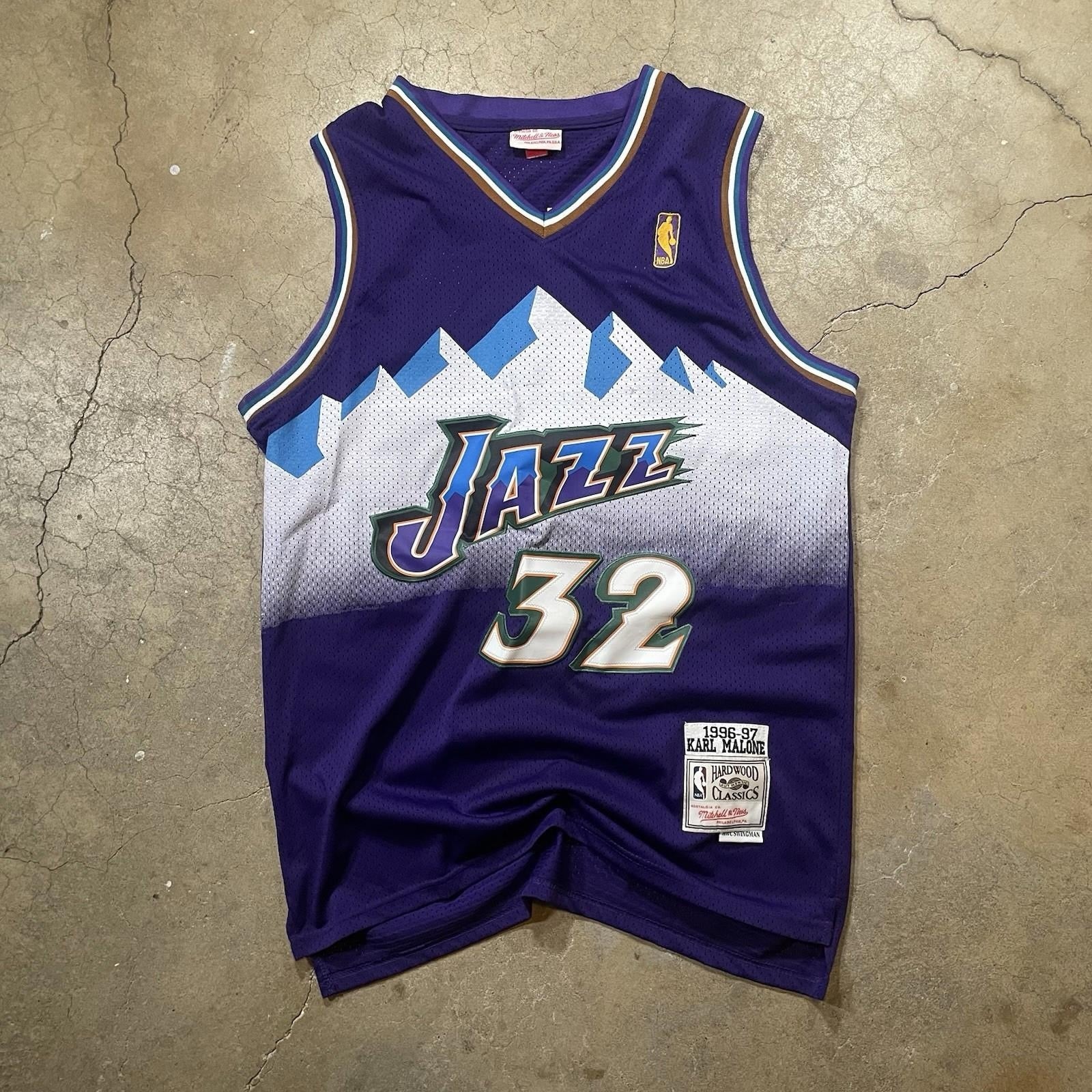 Mens Mitchell & Ness NBA Swingman Road Jersey Jazz 96 Carl malone Large