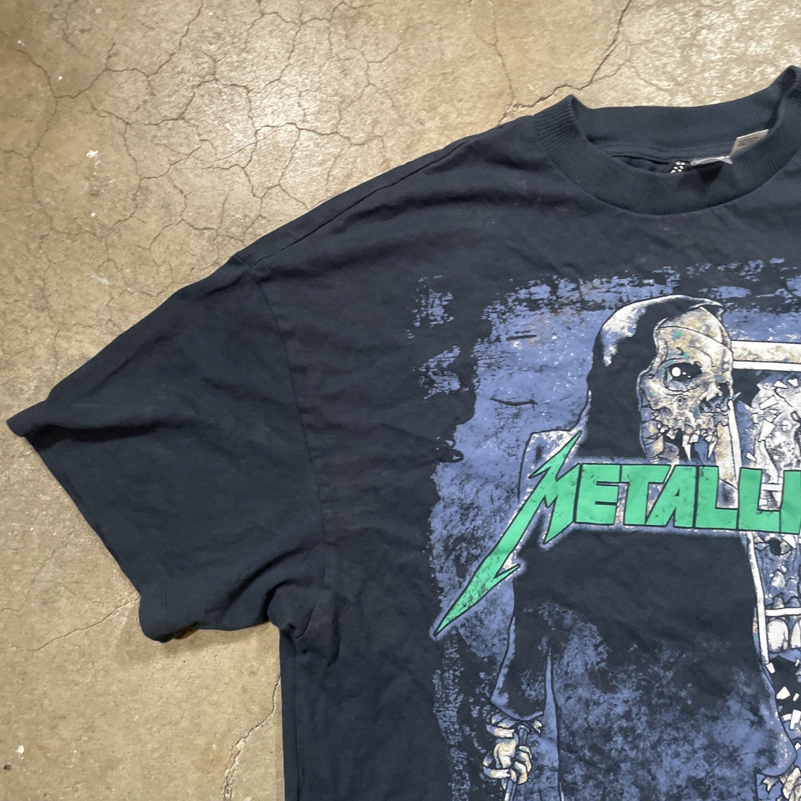 Small Divided METALLICA T Shirt
