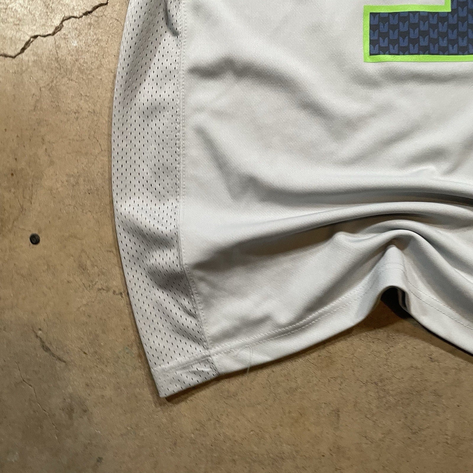 Nike Mens Grey Seattle Seahawks Russell Wilson #3 Football-NFL Jersey Youth XL