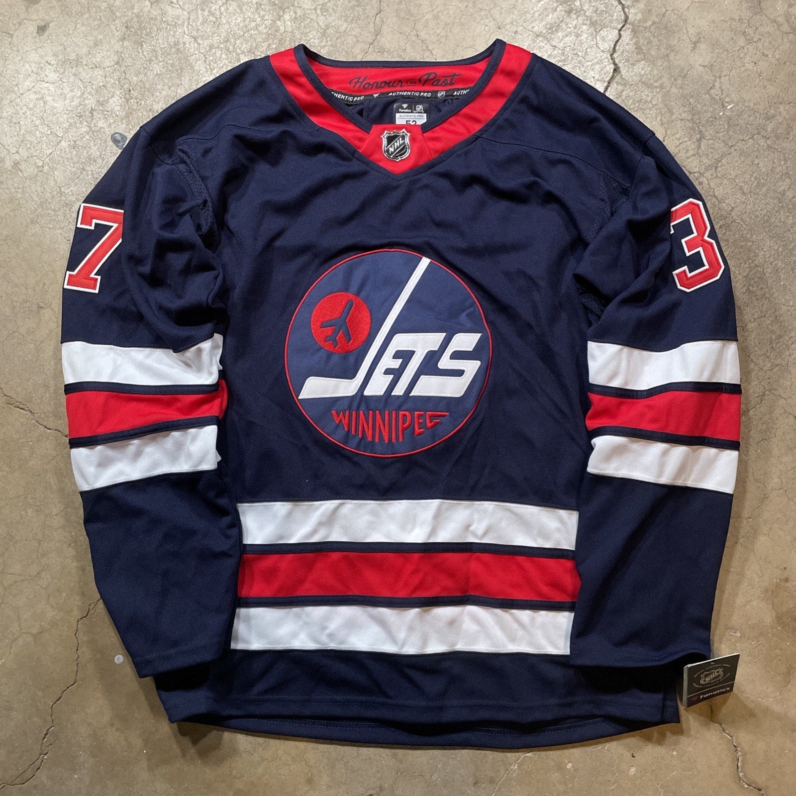 #37 NWT Connor Hellebuyck BLUE Winnipeg Jets JERSEY NEW 52 Sewn