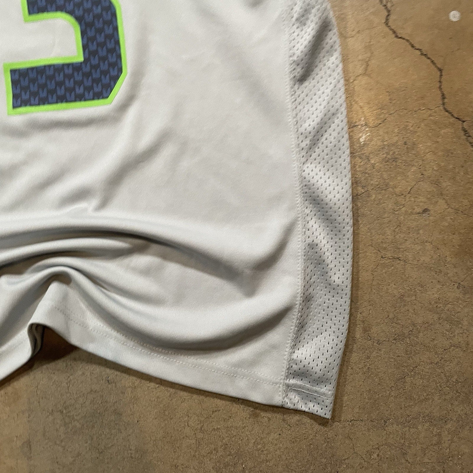 Nike Mens Grey Seattle Seahawks Russell Wilson #3 Football-NFL Jersey Youth XL